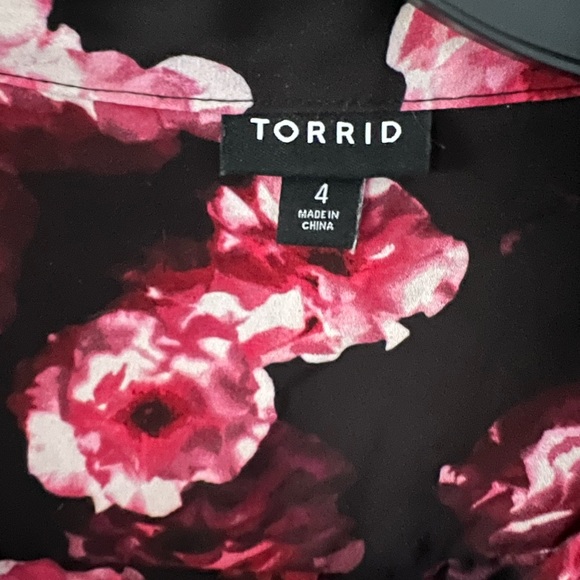 Torrid blouse size 4 - Picture 6 of 11